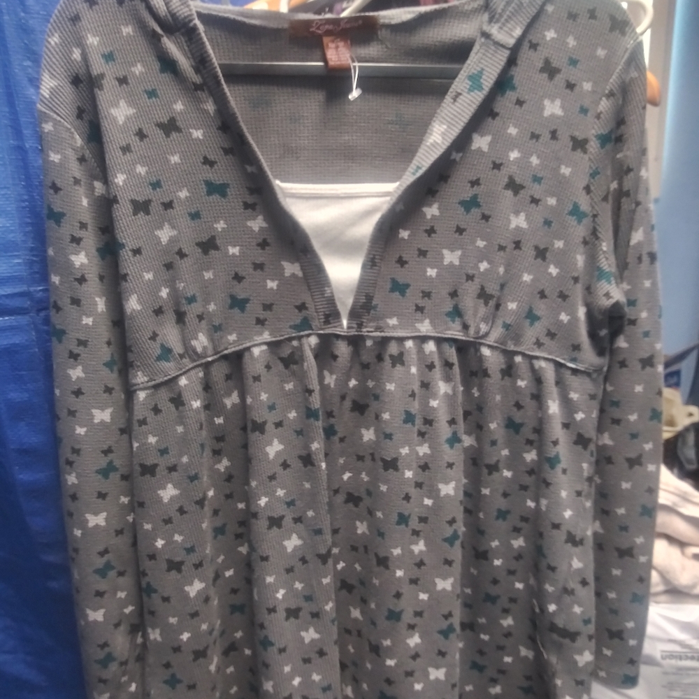 Cute top extra large with hoodie